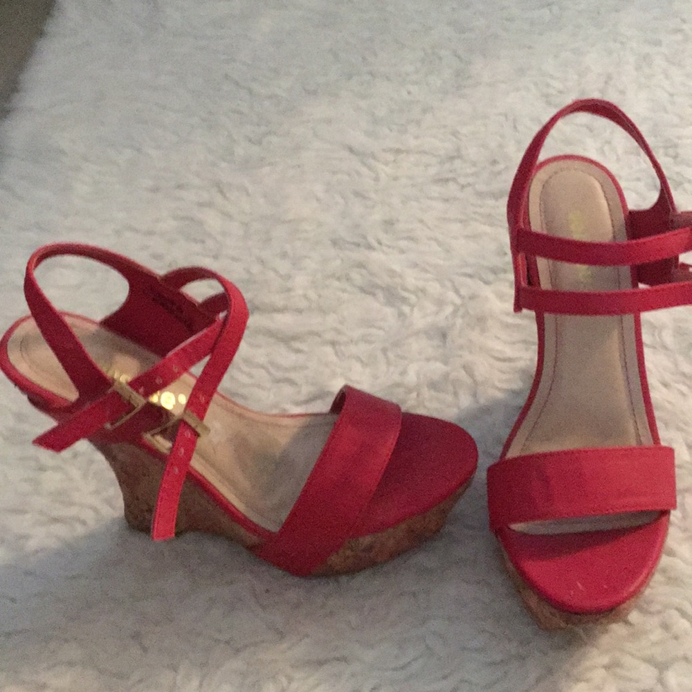 Red wedges🎈